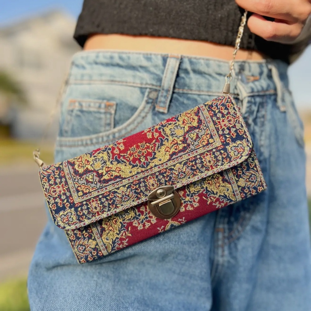 NWT Elegant Tapestry Boho Clutch Crossbody!